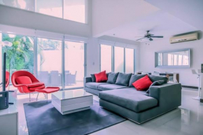Luxury 2be/2.5ba apartment on 12 Street (100mbps wifi+pool+gym)